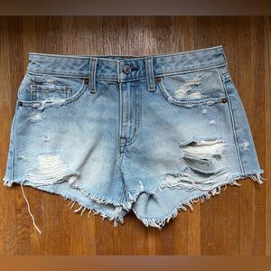Abercrombie & Fitch Light Wash Distressed Jean Shorts Size 26/2